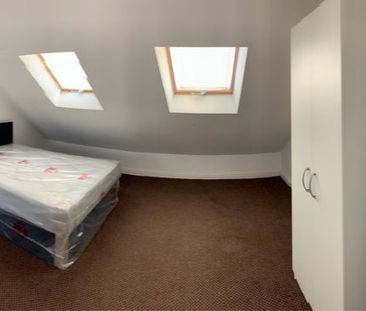 Room in a Shared House, Meads Lane, IG3 - Photo 2