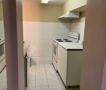 For Lease - 23 Franklin Avenue, Toronto, Ontario - Photo 2