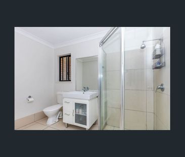 Three Bedroom Family Home - Photo 4