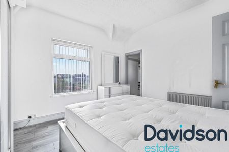 2 bedroom end of terrace house to rent - Photo 5