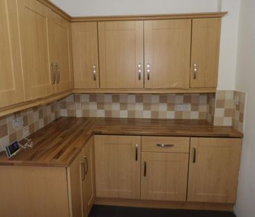 3 bedroom semi-detached house to rent - Photo 6
