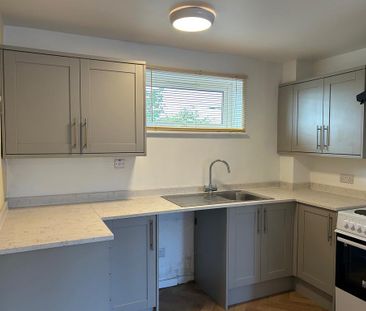 2 bedroom coach house to rent - Photo 3