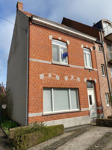 Centraal gelegen woning met 3 à 4 slks te Kuurne met oprit en tuin. - Foto 2