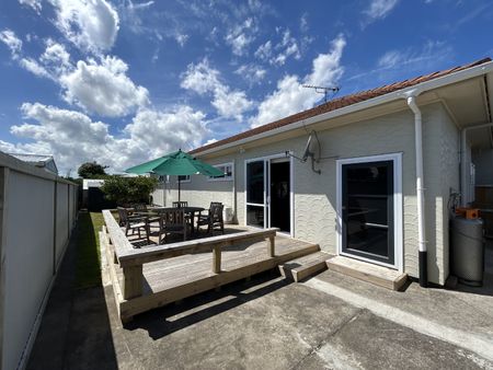 13 Regent Street, Hawera - Photo 2