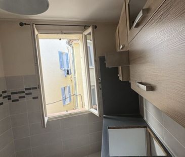 CUERS - Centre-ville- Appartement T2 de 43 m² - Photo 6