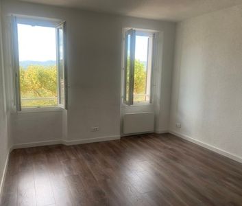 Location Appartement 2 pièces 42m² PIERREFEU DU VAR 83390 - Photo 1