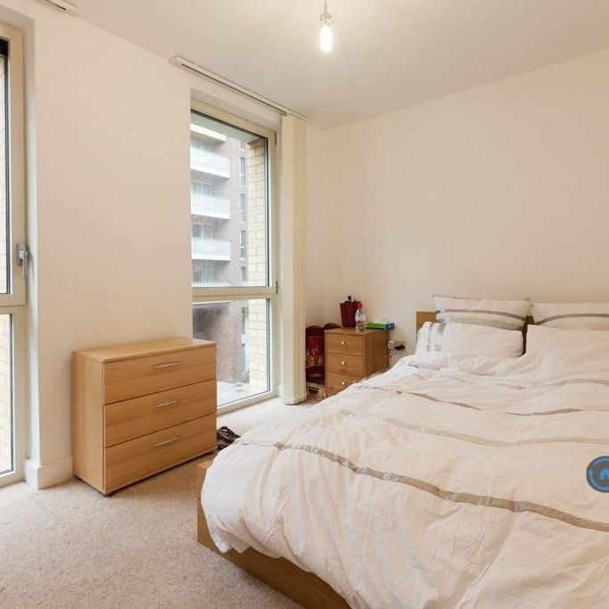 1 bedroom in a flat share to rent - Photo 1