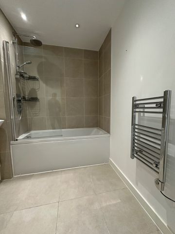 2 Bed Flat, Hutton Court, IG1 - Photo 4