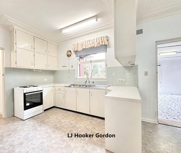 Next to Oval Park with Beautiful Garden - Photo 3