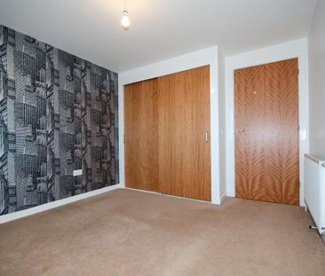 Two Bed, First Floor Apartment with Allocated Parking Space in the ... - Photo 5