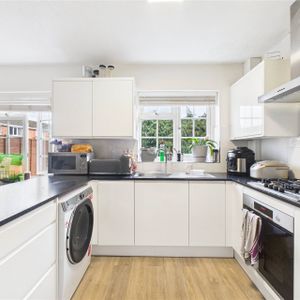 Woburn Avenue, Hampshire Woburn Avenue, Hampshire - Photo 2