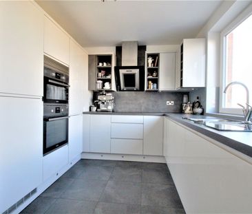 2 Bedroom - Photo 2