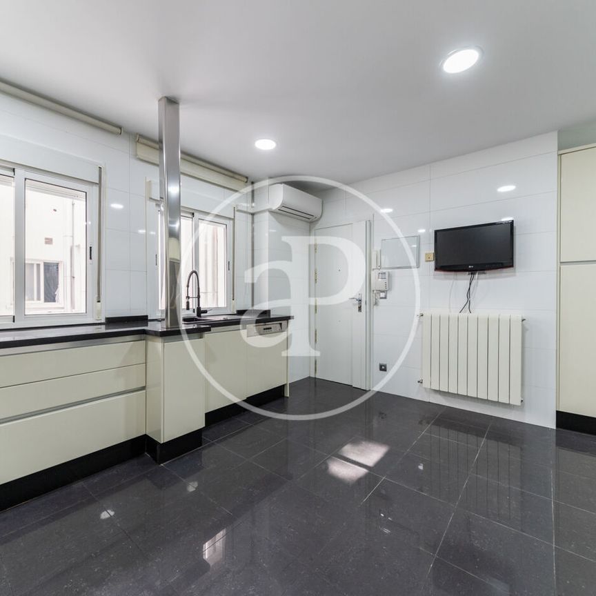 Flat for rent in Jose Abascal. - Photo 1