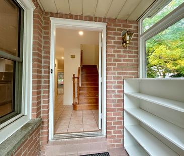 For Lease - 230 Enchanted Hills Crescent, Toronto, Ontario - Photo 4