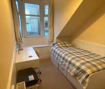 4 bedroom terraced house to rent - Photo 6