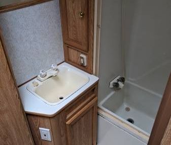 RV Fifth Wheel - Photo 4