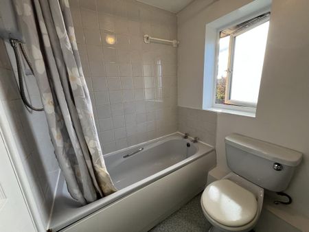 3 bedroom end of terrace house to rent - Photo 4