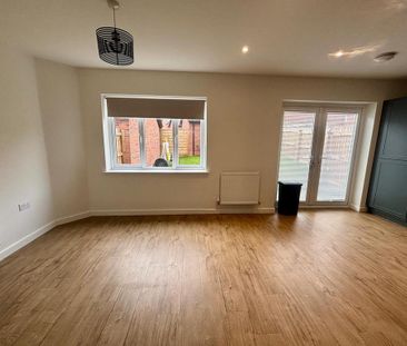 4 bedroom detached house to rent - Photo 2