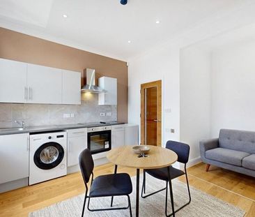3 bedroom flat to rent - Photo 4