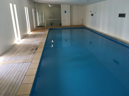 Spacious Two Bedroom Apartment with Carpark - Photo 4