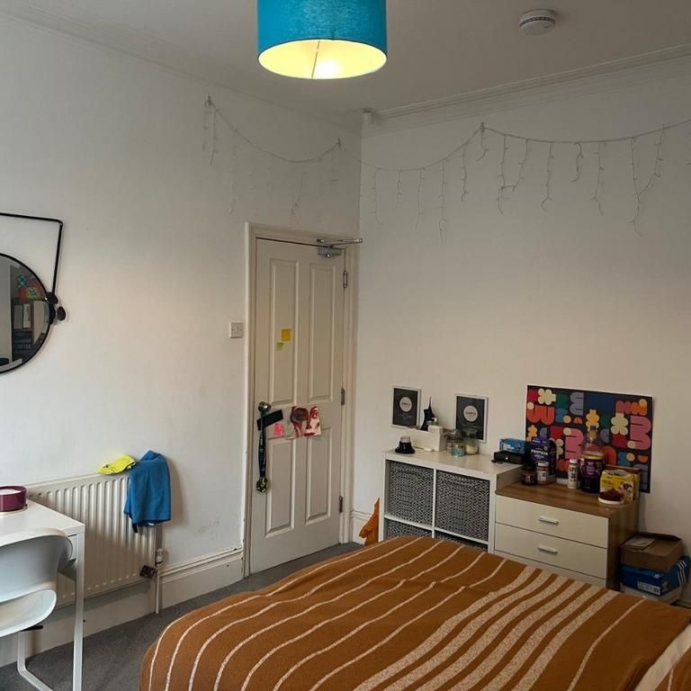 6 bedroom house to rent - Photo 1