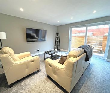 3 bedroom Semi-detached house to rent - Photo 1