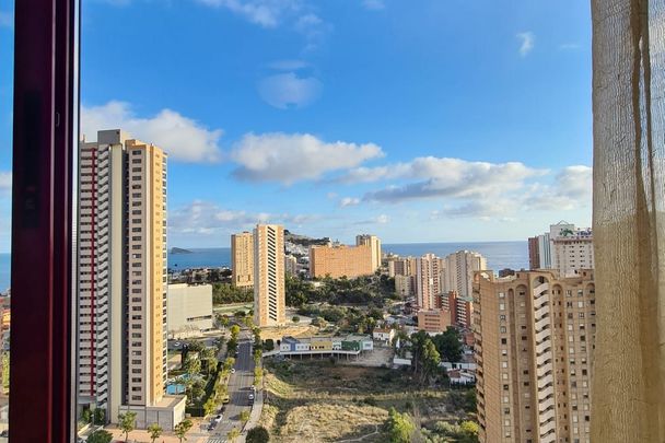 Se alquila Ático de lujo con vistas al mar, amplia terraza y muebles de alta calidad en Benidorm - Photo 1