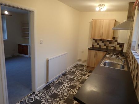 2 bedroom semi-detached house to rent - Photo 4