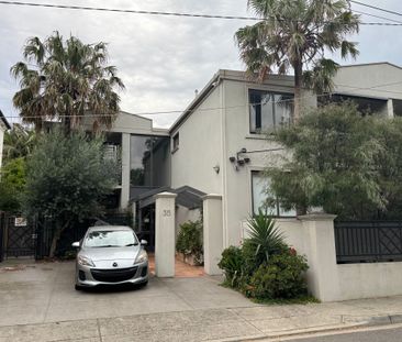 Bright 1 Bedroom Apartment in Great St Kilda Location - Photo 6