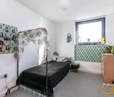 High Street, Stratford, E15 - Photo 2