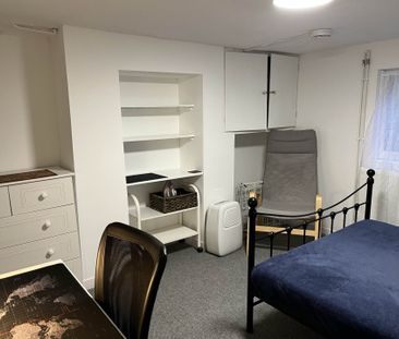 Room 1, 25 Springfield Road, Guildford, Surrey GU1 4DW - Photo 5