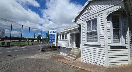 Convenience at your door step - Photo 4