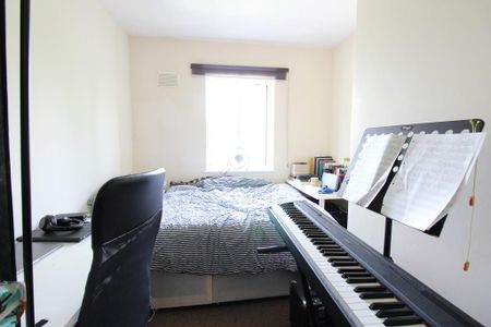 5 bedroom detached house to rent - Photo 2