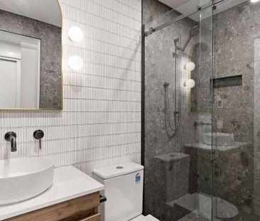 2 Bed, 2 Bath Townhouse with Garage! - Photo 3