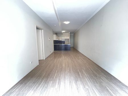 3 bed apartment for lease - Riverside Location, Electrifying Specs!! - Photo 4