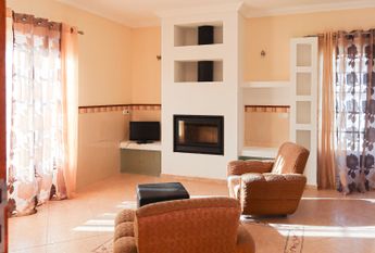 Floor of 2 bedroom villa, partially furnished and semi equipped in Requeixo!