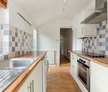 2 bedroom terraced house to rent - Photo 1