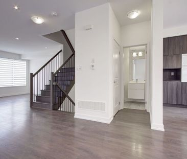 For Lease - 178 Wheat Boom Drive, Oakville, Ontario - Photo 3