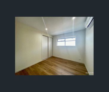 Modern 3-Bedroom Home with Abundant Natural Light - Photo 2