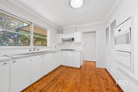 35 Waranga Ave, Mount Austin NSW 2650 - Photo 5