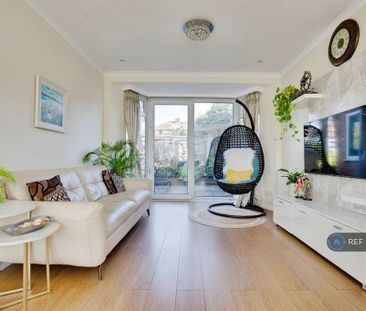 4 bedroom semi-detached house to rent - Photo 3