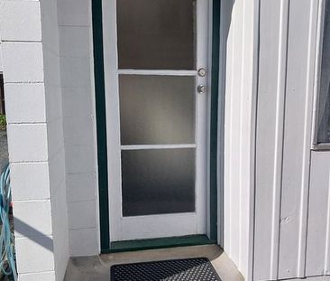 Warm, quiet 2 bedroom flat - Photo 3