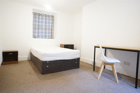 Basement Flat 54 Holyhead Road - Photo 4