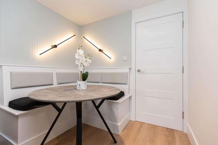 Modern Living - Large Stylish Double En-Suite Rooms Room 2 - Photo 3