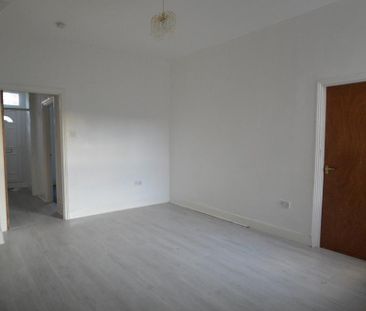 2 bedroom ground floor flat to rent - Photo 1