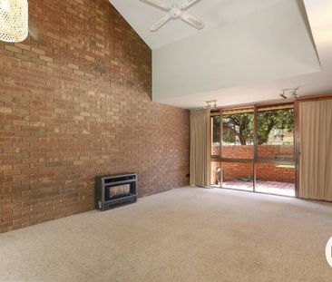 TWO-BEDROOM TOWNHOUSE IN A PERFECT LOCATION! - Photo 4