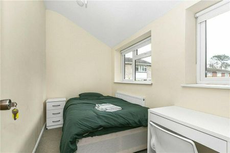 1 bedroom in a house share to rent - Photo 3