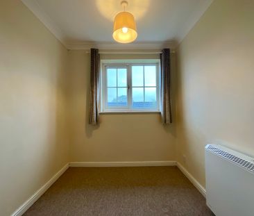 2 bedroom Semi-Detached House to let - Photo 4