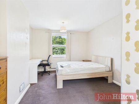 5 bedroom semi-detached house to rent - Photo 4