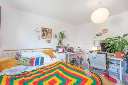 3 bedroom flat to rent - Photo 4